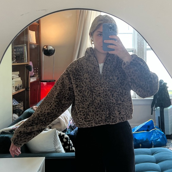 Cropped Leopard Print Sherpa Half-Zip - Picture 3 of 3